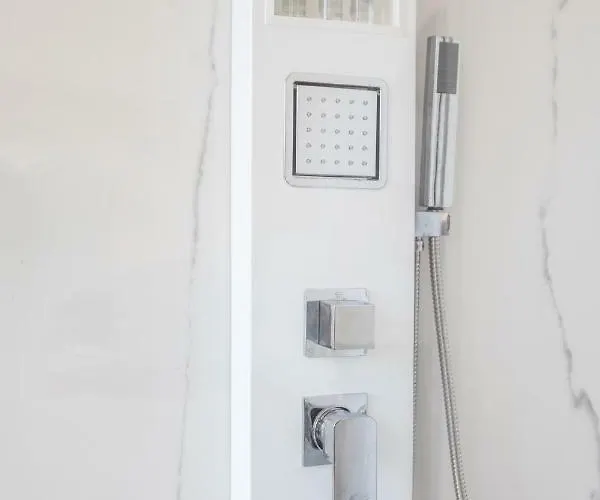 Feel Good בית הארחה 4*